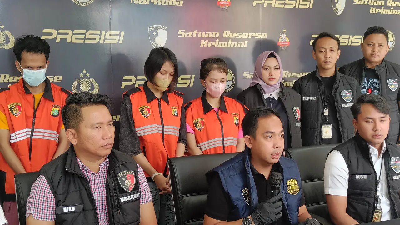 Satreskrim Polres Jakarta Barat berhasil mengungkap kasus pornografi melalui aplikasi Dream Live.