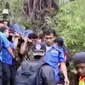 Korban terjatuh saat bersama rekannya berniat merayakan malam pergantian tahun di puncak gunung. 