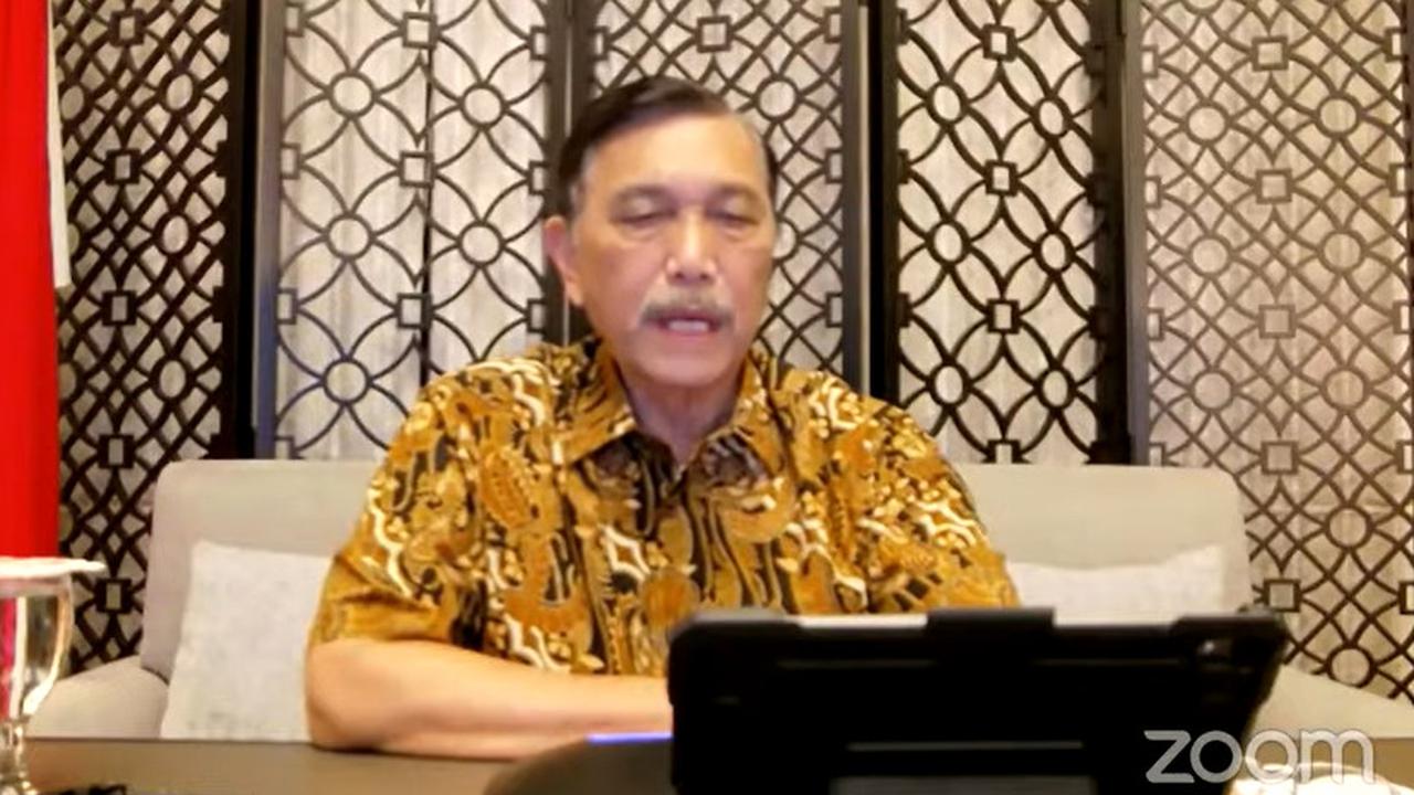 Menko Kemaritiman dan Investasi Luhut Binsar Pandjaitan saat konferensi pers evaluasi perpanjangan PPKM level.