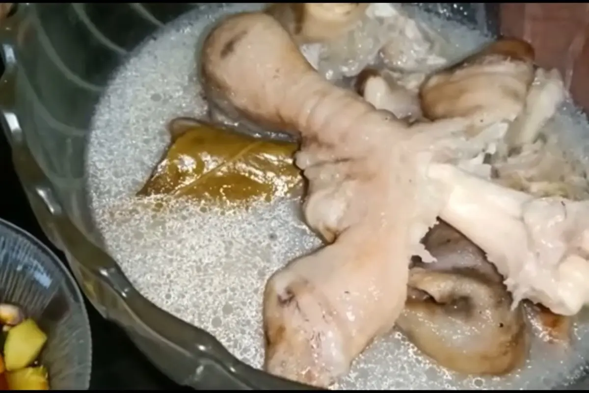 Tanpa Alat Presto, Begini Cara Masak Kaki Kambing Biar Lembut dan Anti Prengus