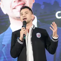 Chairman Rans Nusantara FC, Raffi Ahmad memberikan pernyataan saat Grand Launching Jersey Rans Nusantara FC bersama Ronaldinho di Menara Mandiri Level 9, Sudirman, Jakarta, Jumat (24/06/2022). (Bola.com/Bagaskara Lazuardi)