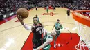 Pebasket Houston Rockets, Russell Westbrook, berusaha memasukkan bola saat melawan Boston Celtics pada laga NBA Rabu (12/2/2020). Houston Rockets menang 116-105 atas Boston Celtics. (AP/David J. Phillip)