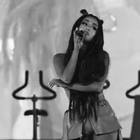 Tak melepas tanggung jawa begitu saja, Ariana Grande hingga kini masih peduli dengan para korban ledakan bom di konsernya di Manchester beberapa bulan lalu. Pasca ledakan, Ariana pun sempat terpuruk. (Instagram/arianagrande)