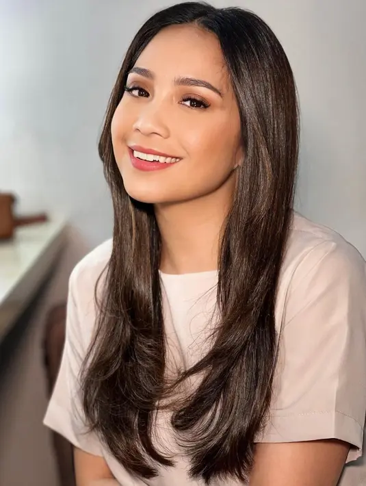 Bertolak belakang dengan Nagita Slavina, istri Raffi Ahmad itu kerap terlihat dengan makeup simple dan natural. [@tasyafarasya]