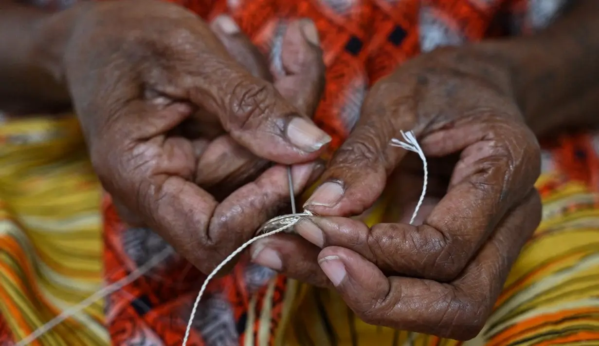 <p>Papua memiliki tas tradisional yang dikenal dengan noken. Sementara, Papua Nugini juga memiliki tas tradisional yang disebut dengan bilum. (ADEK BERRY/AFP)</p>