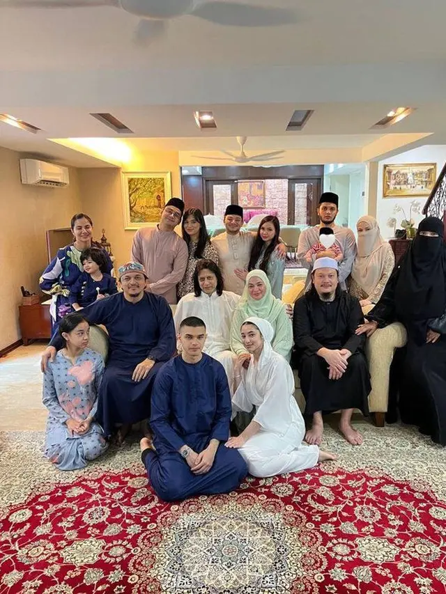 Hapus Foto Suami, Ini 6 Potret Kenangan Nabila Noor dan Engku Emran