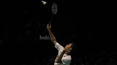 Tunggal putra Indonesia, Jonatan Christie, kalah dari tunggal China, Chen Long, pada laga BCA Indonesia Open di JCC, Jakarta, Kamis (15/6/2017). Jonatan kalah 9-21 dan 7-21. (Bola.com/Vitalis Yogi Trisna)