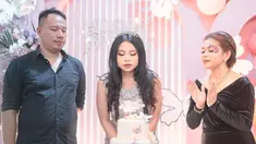 Ini dia unggahan Vicky Prasetyo saat merayakan ulang tahun sang anak. Dalam momen tersebut, Vicky Prasetyo tampak mendampingi putrinya saat acara tiup lilin. (Liputan6.com/IG/@vickyprasetyo777)