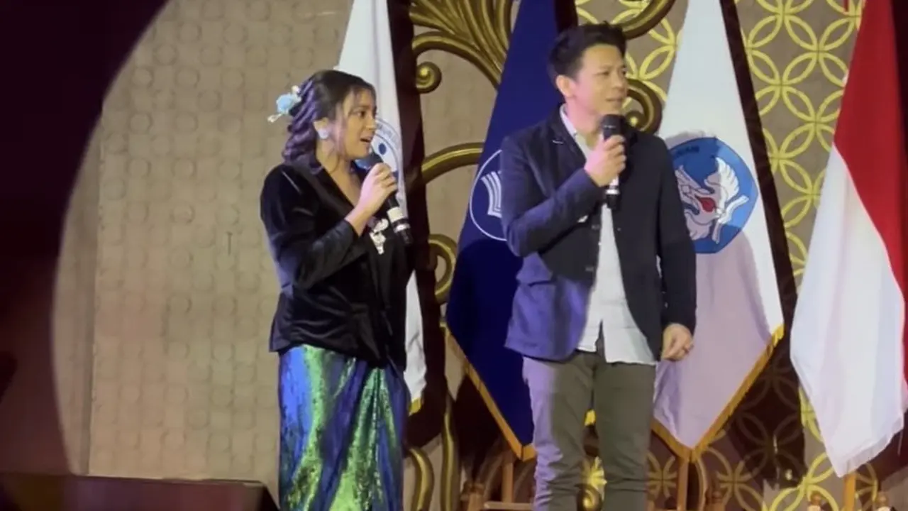 Penampilan Alleia Anata Anak Ariel Noah saat Wisuda Kelulusan SMA