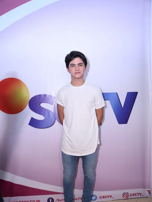 Aliando Syarief selama ini menganggap teman dekatnya hanya sebatas teman, tidak lebih. Begitu juga kedekatannya dengan Prilly Latuconsina. Bahkan sempat dikait-kaitkan menjalin hubungan khusus. (Nurwahyunan/Bintang.com)