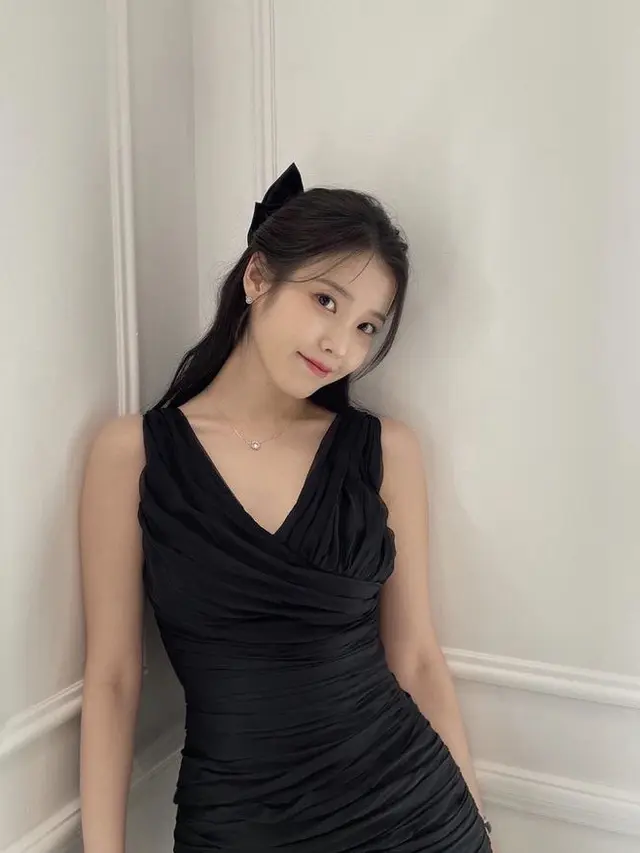 Pesona IU dengan Makeup Natural hingga Bold