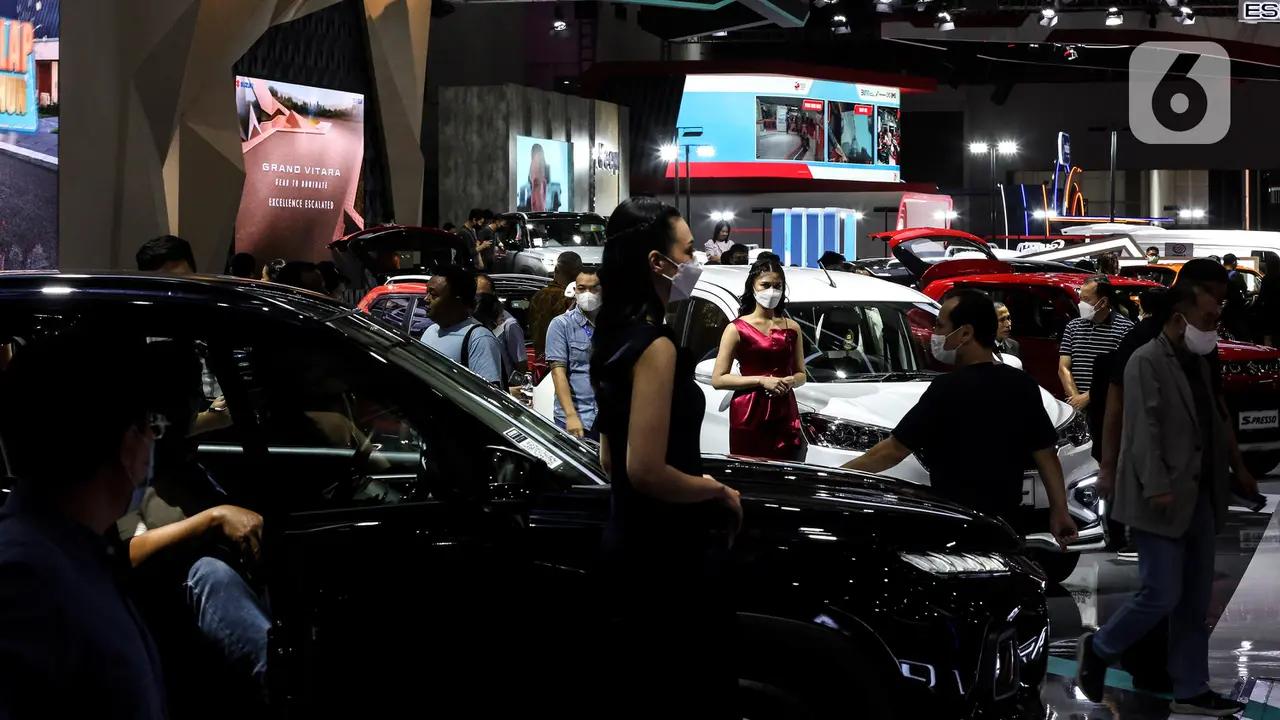 Antusias Pengunjung di Hari Kedua Indonesia International Motor Show 2023