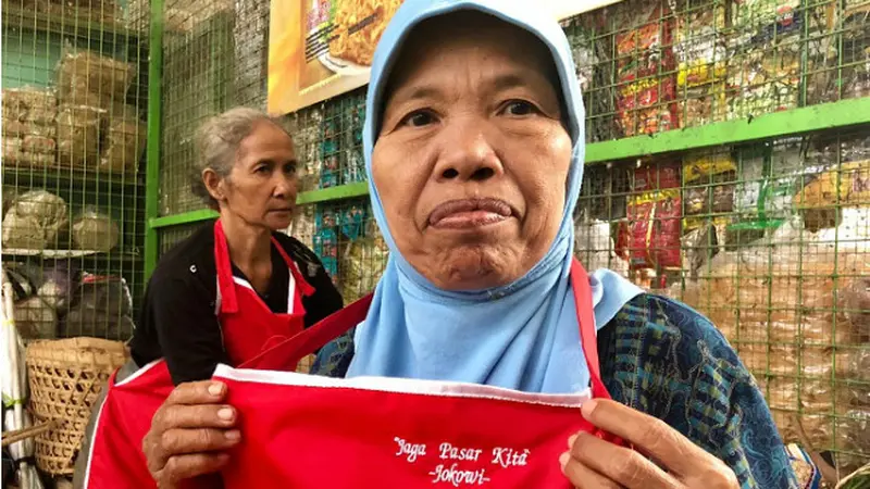 Pedagang Pasar Kranggan Dapat Celemek Gratis “Jokowi”