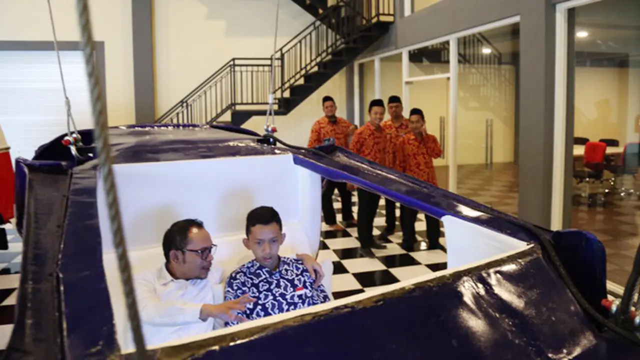 Menurut Mentri Ketenagakerjaan M. Hanif Dhakiri, keterlibatan dunia industri akan menjaga relevansi antara kurikulum vokasi dengan dunia industri