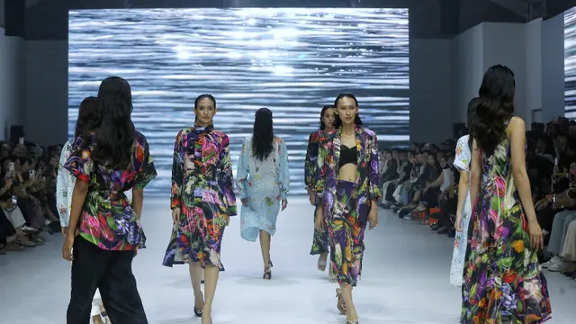 Koleksi Pakaian Ready to Wear K.A.L.A Studio di JFW 2025. [Adrian/Fimela]