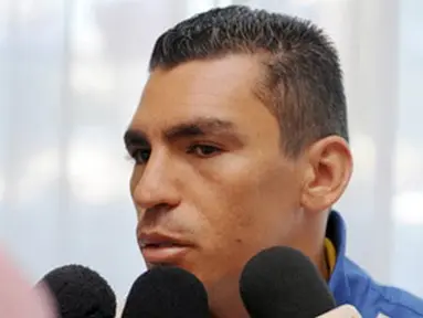 Kapten Timnas Brasil, Lucio dalam konferensi pers di Montevideo pada 5 Juni 2009, sebelum menghadapi Uruguay untuk ajang kualifikasi Piala Dunia 2010. AFP PHOTO/Miguel ROJO