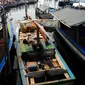Sejumlah kapal nelayan ditambatkan di Dermaga Kamal Muara, Jakarta Utara. (ANTARA FOTO/Teresia May)