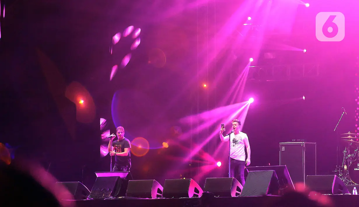Para personel 911 pun sangat puas atas penampilan mereka di The 90's Festival 2023. (Liputan6.com/Johan Tallo)