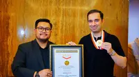 Memasuki episode ketiga, serial Main Api yang dibintangi Luna Maya dan Darius Sinathrya trending di 32 negara kemudian diganjar rekor MURI, pekan ini. (Foto: Dok. Tim Hitmaker Studios)