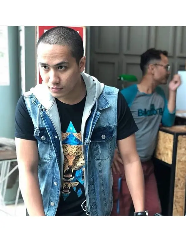 6 Potret Terbaru Ressa Herlambang, Mantan Kekasih Nia Ramadhani