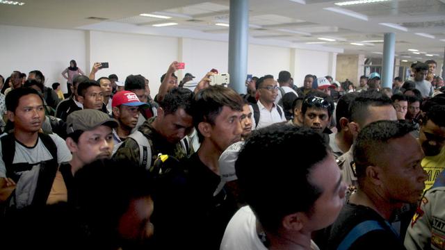 Penumpang Lion Air Terlantar di Bandara Sultan Babullah