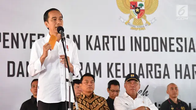 Kunjungan Kerja ke Palembang, Jokowi Bagikan 1.700 KIP dan 994 PKH