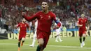 Bintang Portugal, Cristiano Ronaldo, merayakan gol yang dicetaknya ke gawang Spanyol pada laga Grup B Piala Dunia di Stadion Fisht, Sochi, Jumat (15/6/2018). CR 7 pencetak hattrick perdana Piala Dunia 2018. (AP/Francisco Seco)