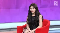 Widuri Agesty saat menjadi bintang tamu dalam acara Dear Haters di Liputan6.com, SCTV Tower, Jakarta, Kamis (11/9). Akibat kasus itu, Widuri banyak mengalami kerugian, seperti beberapa kontrak kerja yang ditunda oleh klien.‎ (Liputan6.com/Fatkhur Rozaq)