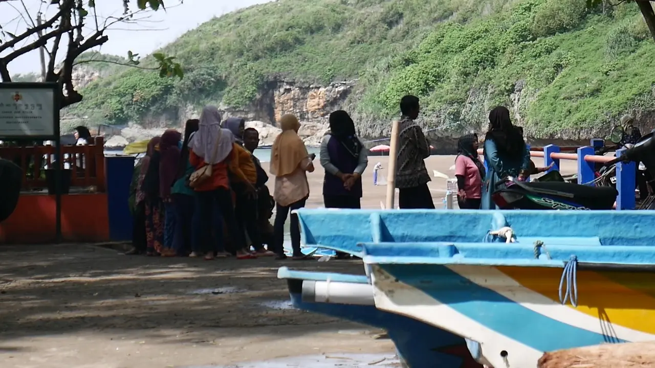 Pengunjung Pantai Baron Gunungkidul saat Libur Natal dan Tahun Baru
