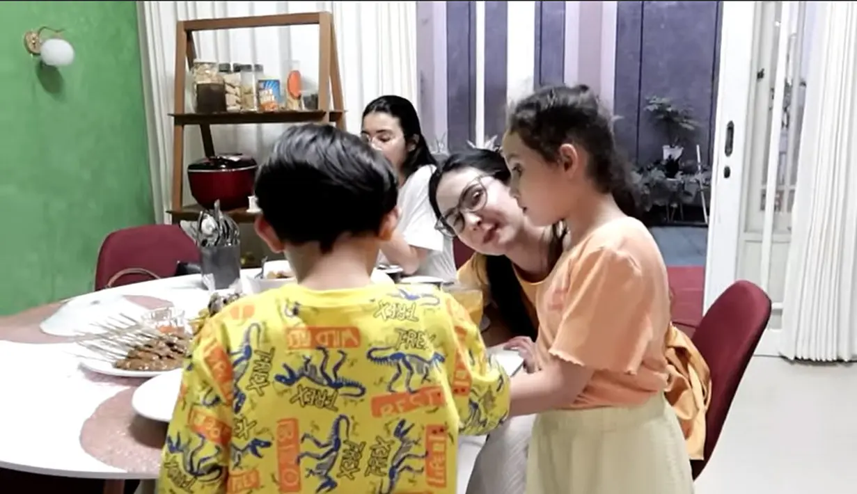 <p>Arumi Bachsin (Youtube/Arumi Bachsin)</p>