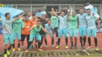 Keceriaan pemain Perserang usai mengalahkan Persik 4-3 pada lanjutan babak 16 besar Grup C di Stadion Badak Pandeglang, Sabtu (29/10/2016). (Bola.com/Robby Firly)