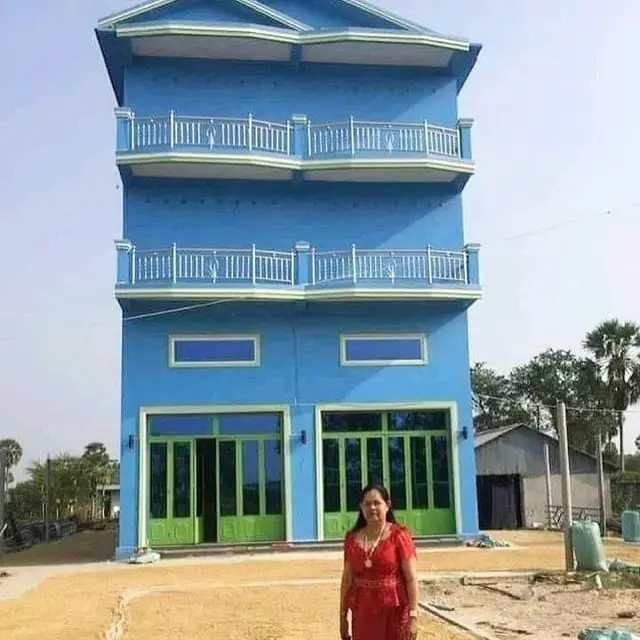 6 Desain Balkon Nyeleneh Tak Punya Fungsi Ini Bikin Geleng Kepala