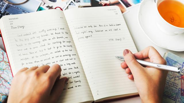 Ilustrasi menulis cerita inspiratif