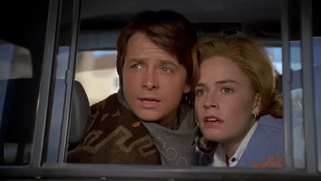 Michael J. Fox (kiri) dalam Back to the Future Part III, 1990. (IMDb)