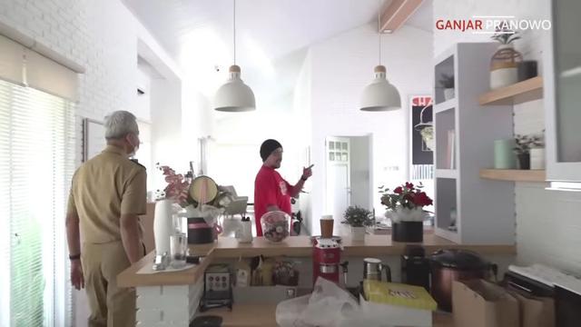 Potret dapur rumah Andy F. Noya (Sumber: YouTube/Ganjar Pranowo)