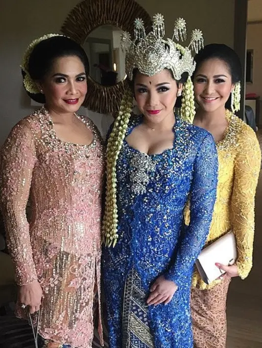 Acara ngunduh mantu Nagita Slavina dan Raffi Ahmad digelar secara meriah. Acara ini pun kental dengan suasana adat Sunda. (Foto: instagram.com/myweddingprep)