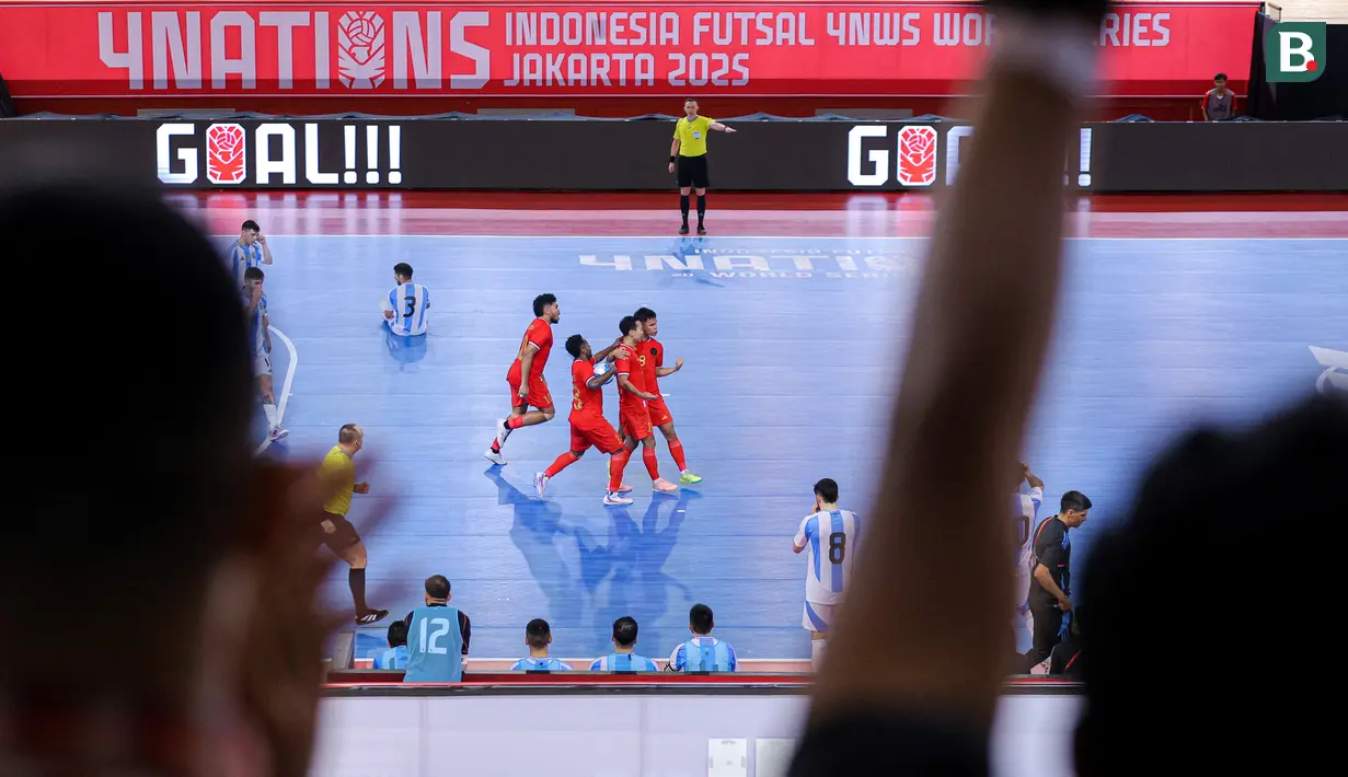 <p>Pemian Timnas Futsal Indonesia merayakan gol yang dicetak oleh Guntur Sulistyo Ariwibowo ke gawang Argentina dalam laga lanjutan 4 Nations World Series 2025 di Jakarta International Velodrome, Rawamangun, Sabtu (01/02/2025). (Bola.com/Bagaskara Lazuardi)</p>