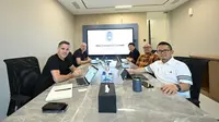 Pelatih Timnas Indonesia, John Herdman, semringah bisa berkolaborasi dengan I.League. (Bola.com/Dok.I.League).