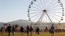 Suasana penonton sebelum festival musik Desert Trip dimulai di Empire Polo Club di Indio, California, AS (8/10). Konser pada tahun 2016 ini menampilkan band-band legandaris seperti The Rolling Stones, Bob Dylan dan The Who. (REUTERS/Mario Anzuoni)