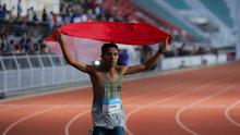 Pelari Indonesia, Rikki Marthin Luther Simbolon, saat lomba lari nomor 10.000 meter putra SEA Games 2025 di National Stadium Bangkok, Thailand, Selasa (16/12/2025). (Bola.com/Bagaskara Lazuardi)