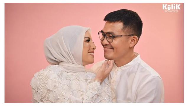 8 Gaya Pemotretan Perdana Tya Ariestya Usai Berhijab, Banjir Pujian