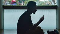 Ilustrasi muslim berdoa. (Photo by Visual Karsa on Unsplash)