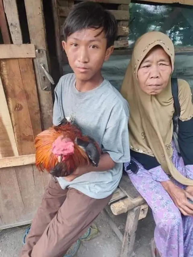 Demi Belajar Online, Anak Yatim Ini Rela Jual Ayam Kesayangannya untuk Beli HP