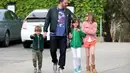 Ben pun menghabiskan waktu bersama anak-anak dengan pergi nonton, makan es serut dan minum milkshake. (Elite Images/AKM-GSI/Daily Mail)