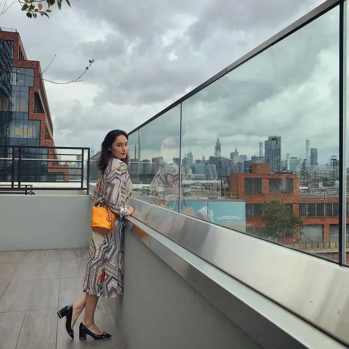 7 Gaya Kasual Tatjana Saphira, Jadi 'Pelakor' di The World of The Married Versi Indonesia