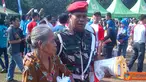 Citizen6, Cijantung: Kopassus bekerjasama dengan Bank Mandiri menyelenggarakan bakti sosial berupa pasar murah menjelang Idul Fitri 1433 H di lapangan Gatot Subroto Cijantung, Kopassus Jakarta Timur, Sabtu (11/8). (Pengirim: Penkopassus)