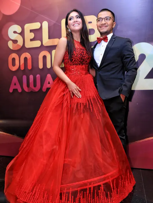 Meski tidak banyak menjelaskan soal pernikahaanya, kedua pasangan ini telah memiliki bayangan mengenai konsep nikahnya kelak. Keduanya ingin pernikahan sederhana dan khidmat. (Adrian Putra/Bintang.com)