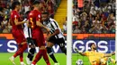Pemain Udinese Destiny Udogie mencetak gol ke gawang AS Roma pada pertandingan sepak bola Serie A Italia di Stadion Friuli, Udine, Italia, 4 September 2022. Udinese menang 4-0. (Andrea Bressanutti/LaPresse via AP)