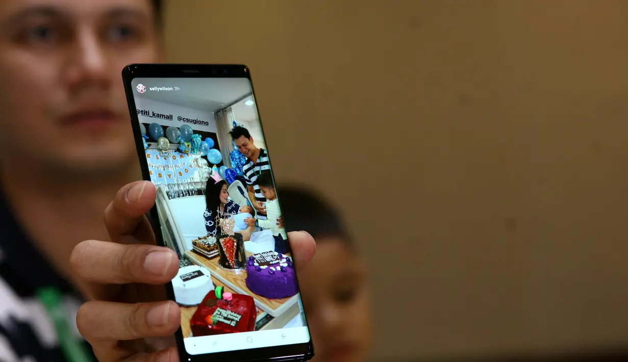 Pasangan ini memberi nama anak keduanya yang lahir dengan berat 3,47 itu Kai Attar Sugiono. Menjadi kado istimewa lantaran dua hari kemudian, Usia Tikam genap 36 tahun. Lantas apa makna nama tersebut. (Nurwahyunan/Bintang.com)