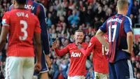 Wayne Rooney menjadi pusat perhatian ketika MU berhasil mengalahkan Stoke City dengan skor 4-2 di Old Trafford pada 2012.  Dalam pertandingan tersebut Rooney mencetak dua gol pada menit ke-27 dan ke-65. Rooney juga memberikan asisst kepada Danny Welbeck. (AFP/Andrew Yates)